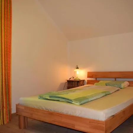 By With Whirlpool Ferienhaus *